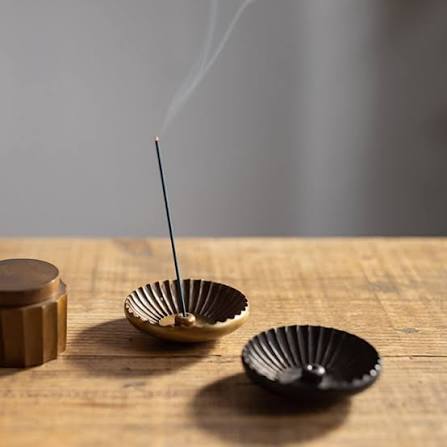 Plateaux et coupelles, artisans japonais, produit japonais importé en gros par Comptoir Nippon
