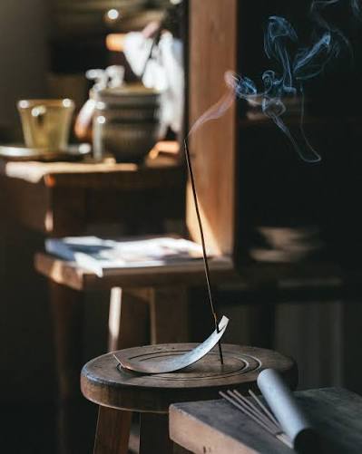 Porte-encens céramique, artisans japonais, produit japonais importé en gros par Comptoir Nippon